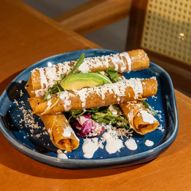 Flautas de pollo