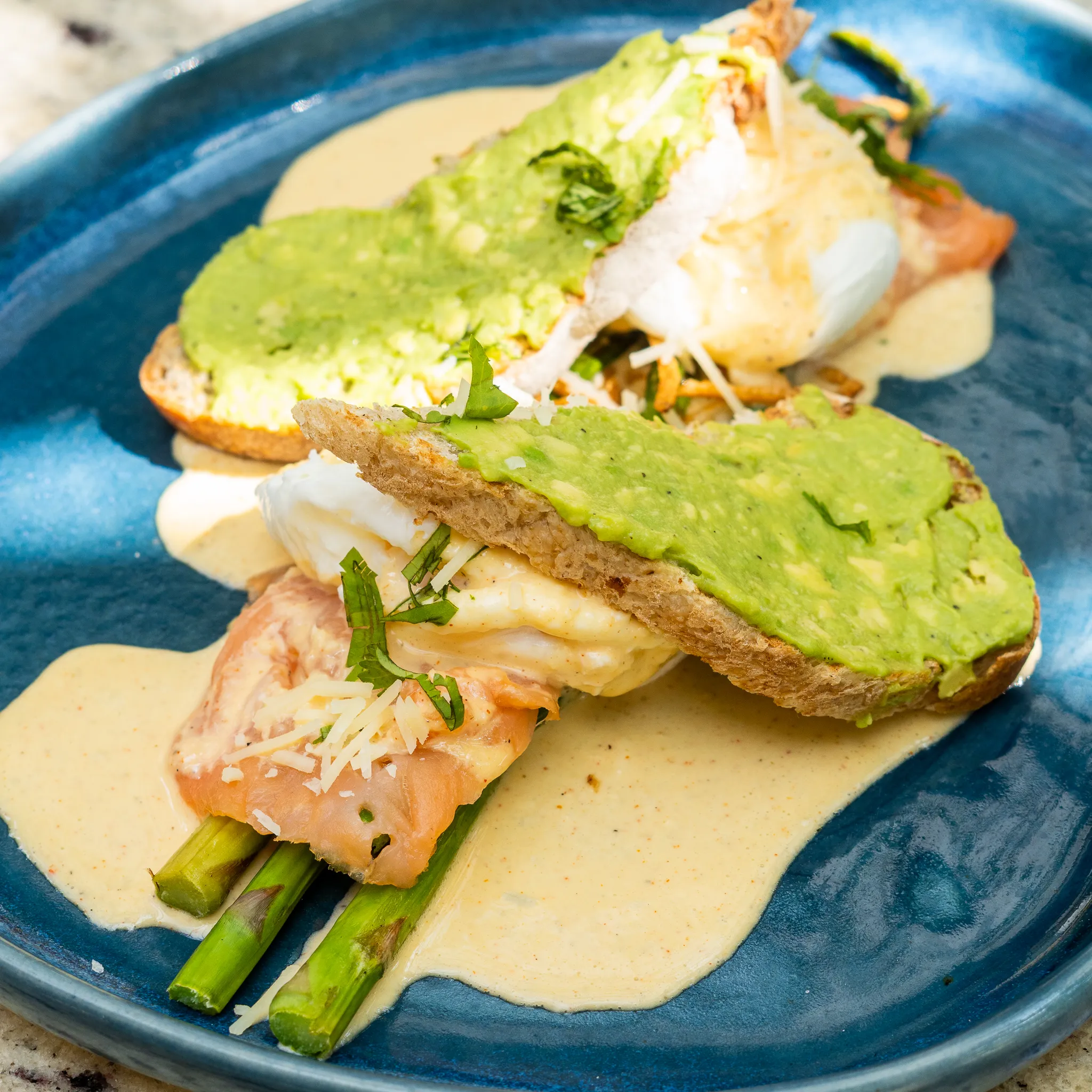 Huevos Poche Con Esparragos Y Salsa Holandesa