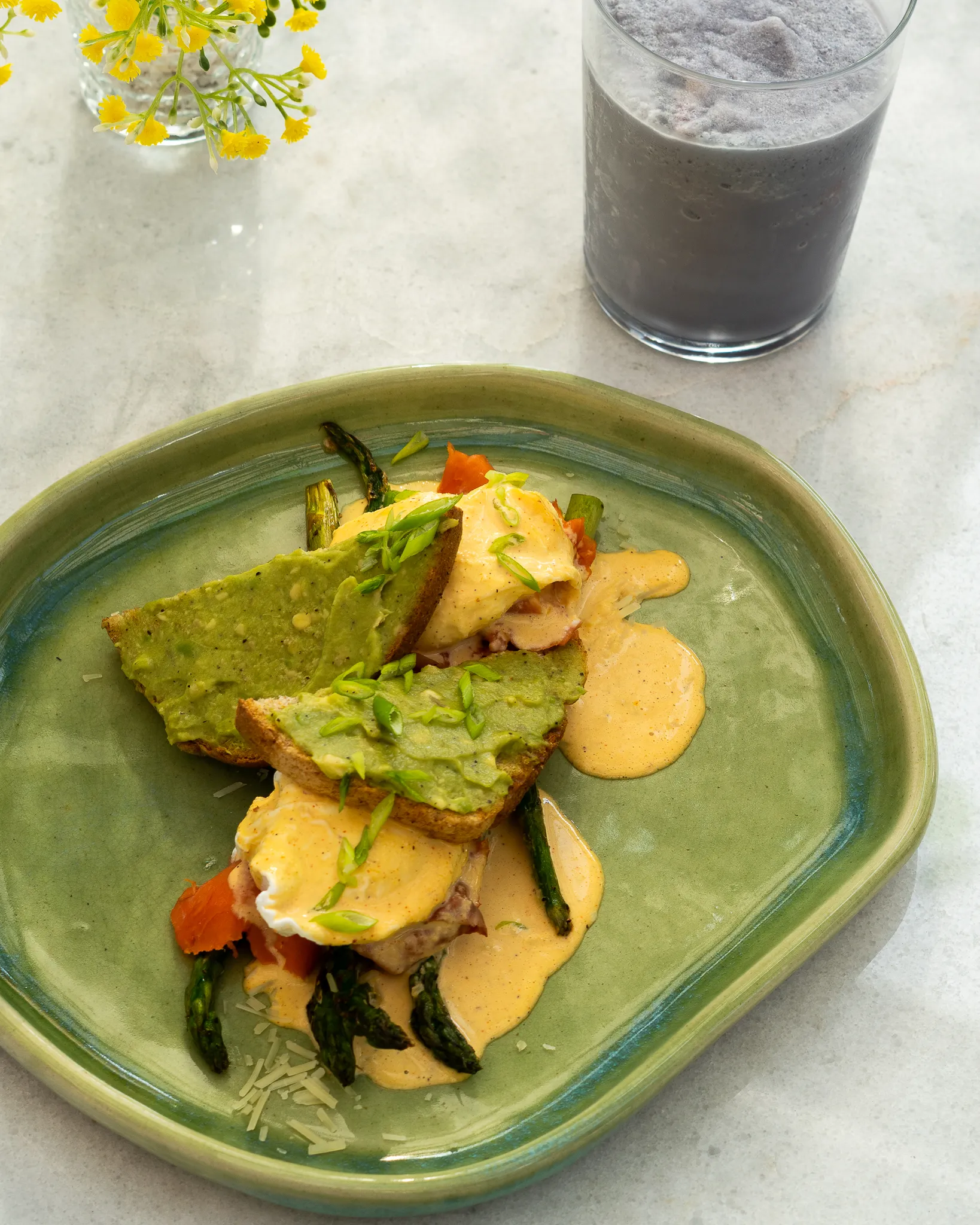 Huevos Poche Con Esparragos Y Salsa Holandesa